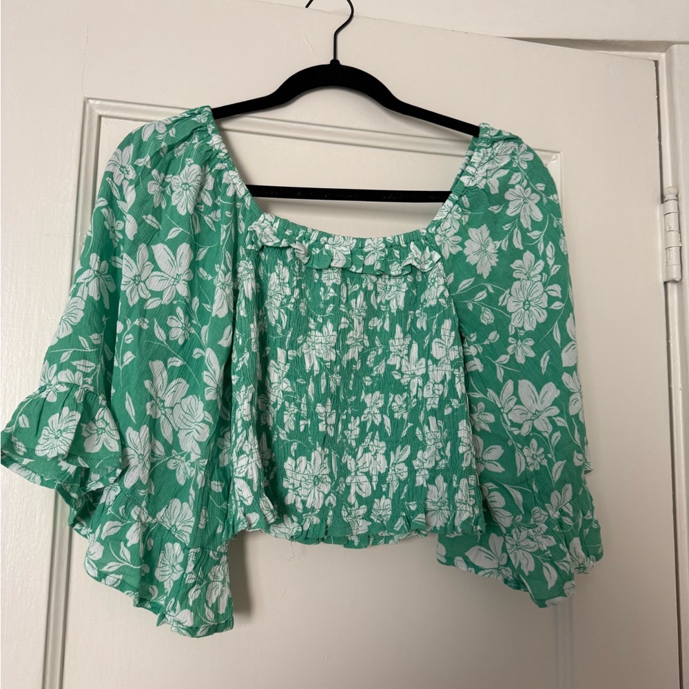 Billabong White and Green Flutter Sleeve Crop Blouse